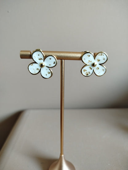 Boucles d'oreilles Badia blanche
